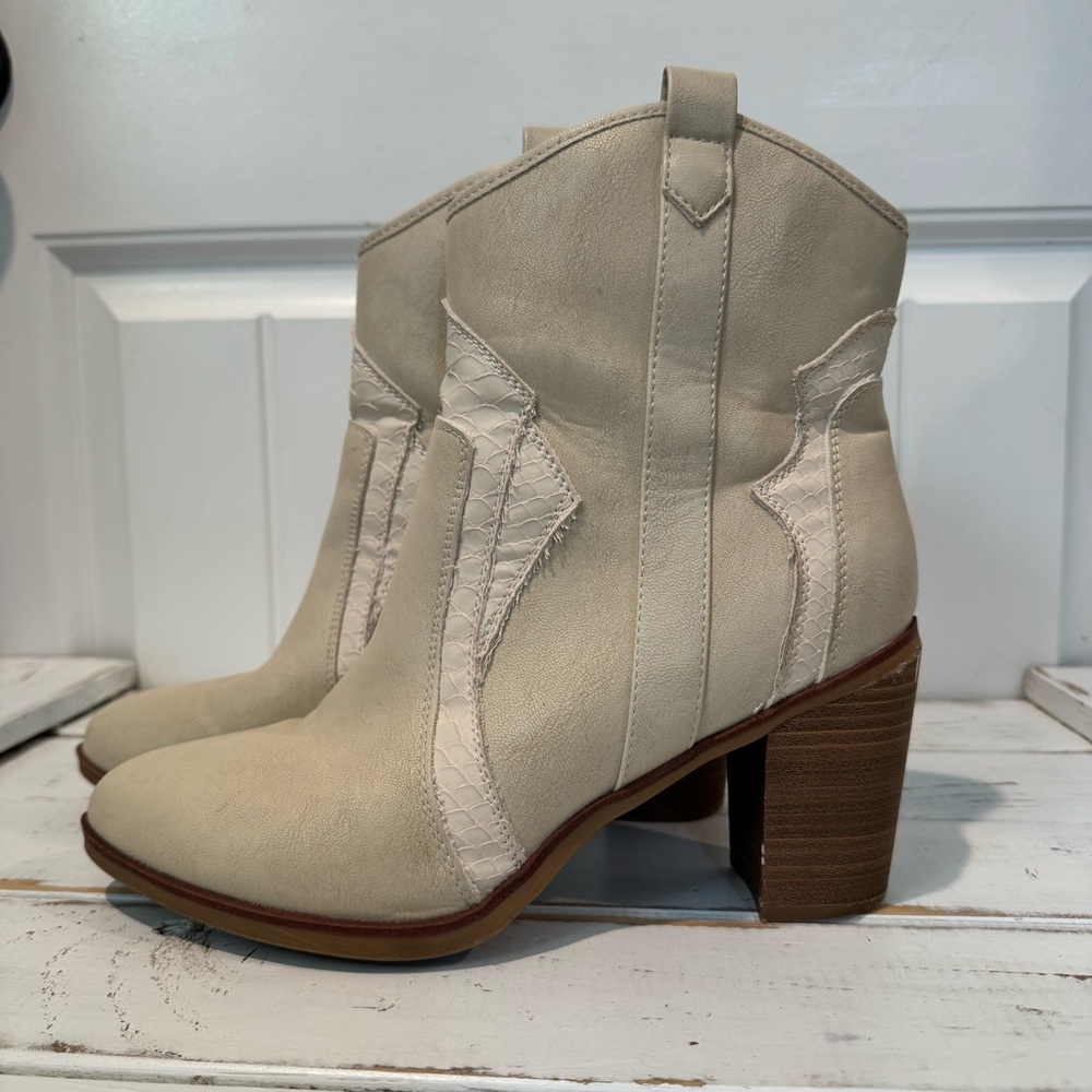 Altar'd State Cream Heeled Concert Boots Size
